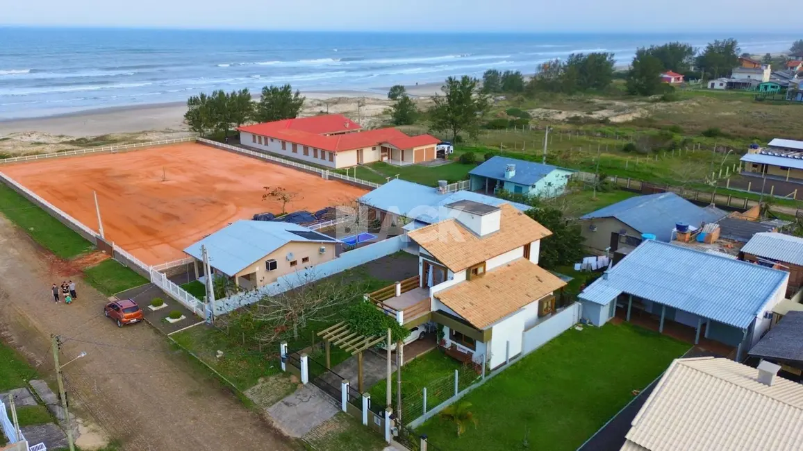 Foto 3 de Casa com 2 quartos à venda, 147m2 em Torres - RS
