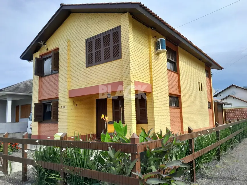 Casa com 3 quartos à venda, 289m2 em Torres - RS - imagem 1 Foto 1 de Casa com 3 quartos à venda, 289m2 em Torres - RS