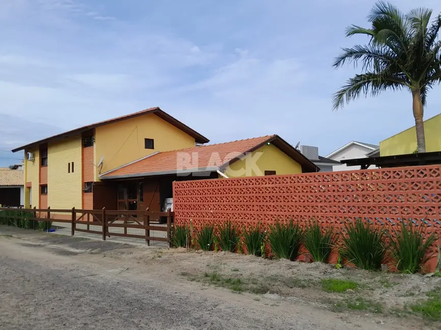 Casa com 3 quartos à venda, 289m2 em Torres - RS - imagem 2 Foto 2 de Casa com 3 quartos à venda, 289m2 em Torres - RS