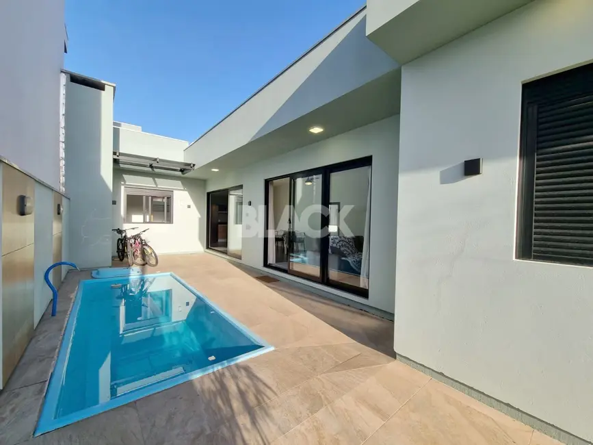 Foto 1 de Casa com 3 quartos à venda, 110m2 em Torres - RS