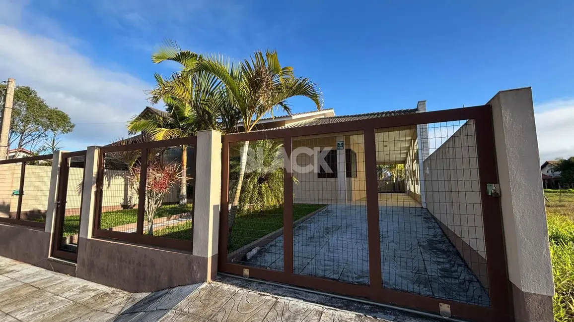 Casa com 3 quartos à venda, 167m2 em Torres - RS - imagem 2 Foto 2 de Casa com 3 quartos à venda, 167m2 em Torres - RS