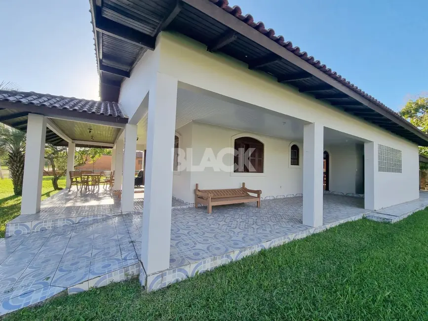 Foto 2 de Casa com 6 quartos à venda, 264m2 em Torres - RS