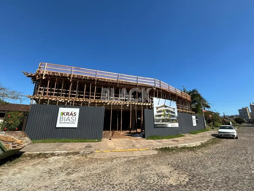 Foto 2 de Cobertura com 2 quartos à venda, 184m2 em Torres - RS