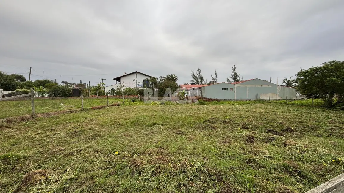 Foto 1 de Terreno / Lote à venda, 304m2 em Torres - RS