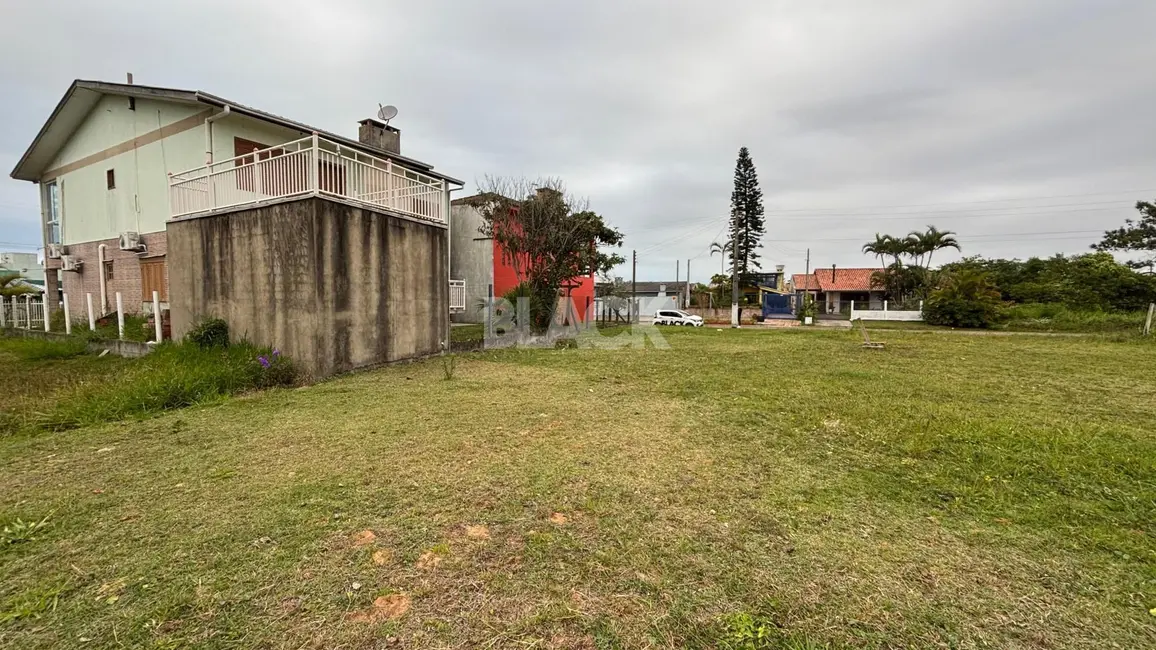Foto 4 de Terreno / Lote à venda, 304m2 em Torres - RS