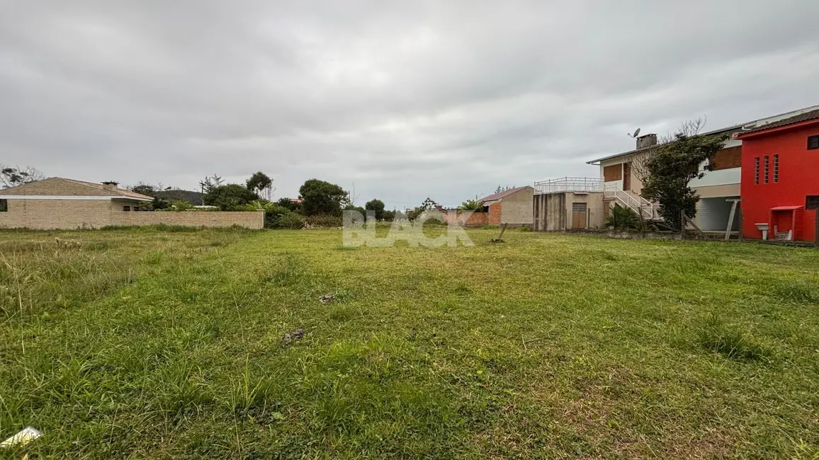 Foto 1 de Terreno / Lote à venda, 304m2 em Torres - RS