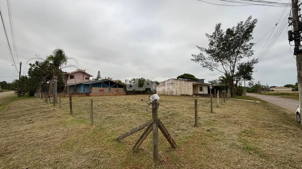 Foto 1 de Terreno / Lote à venda, 608m2 em Torres - RS