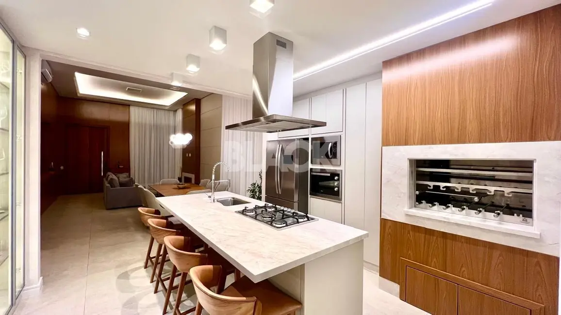 Casa de Condomínio com 3 quartos à venda, 274m2 em Torres - RS - imagem 8 Foto 8 de Casa de Condomínio com 3 quartos à venda, 274m2 em Torres - RS