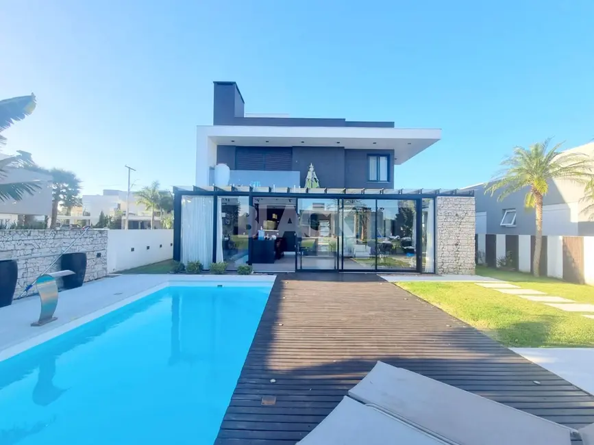 Foto 2 de Casa de Condomínio com 3 quartos à venda, 374m2 em Torres - RS