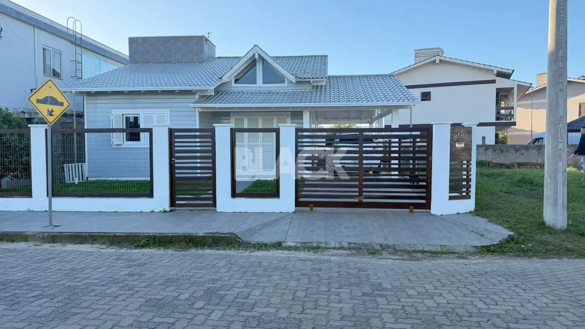 Foto 2 de Casa com 2 quartos à venda, 111m2 em Centro, Passo De Torres - SC