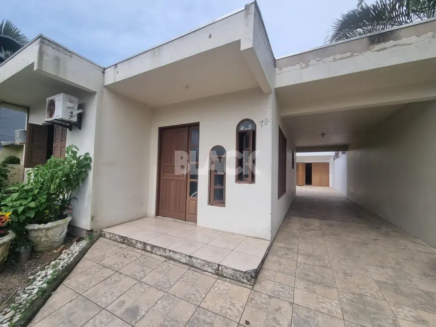 Casa com 5 quartos à venda, 180m2 em Torres - RS - imagem 2 Foto 2 de Casa com 5 quartos à venda, 180m2 em Torres - RS