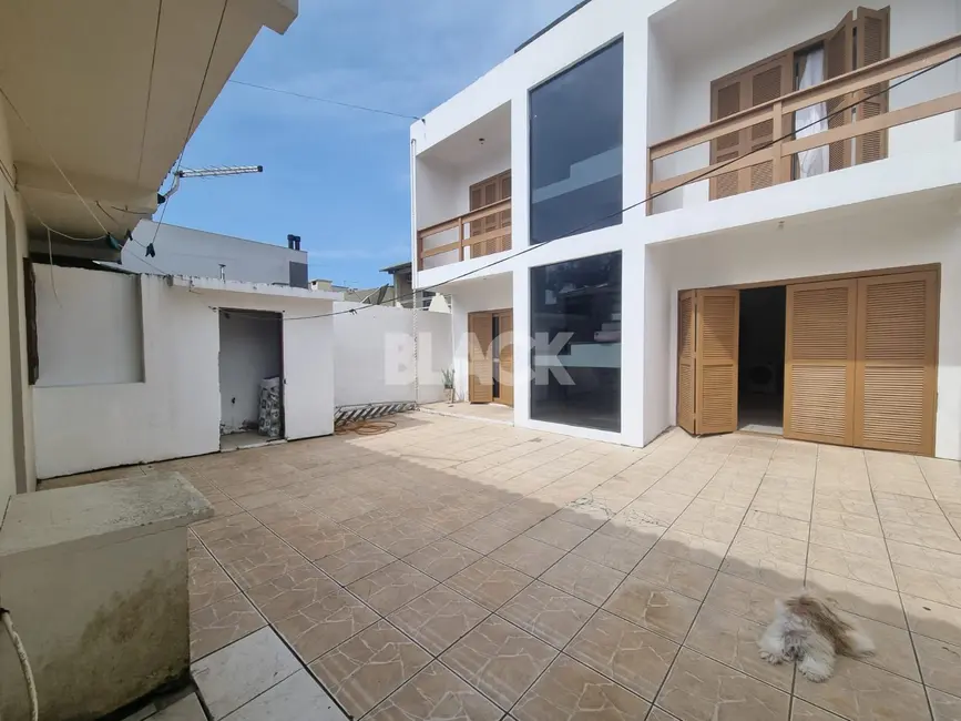 Casa com 5 quartos à venda, 180m2 em Torres - RS - imagem 4 Foto 4 de Casa com 5 quartos à venda, 180m2 em Torres - RS