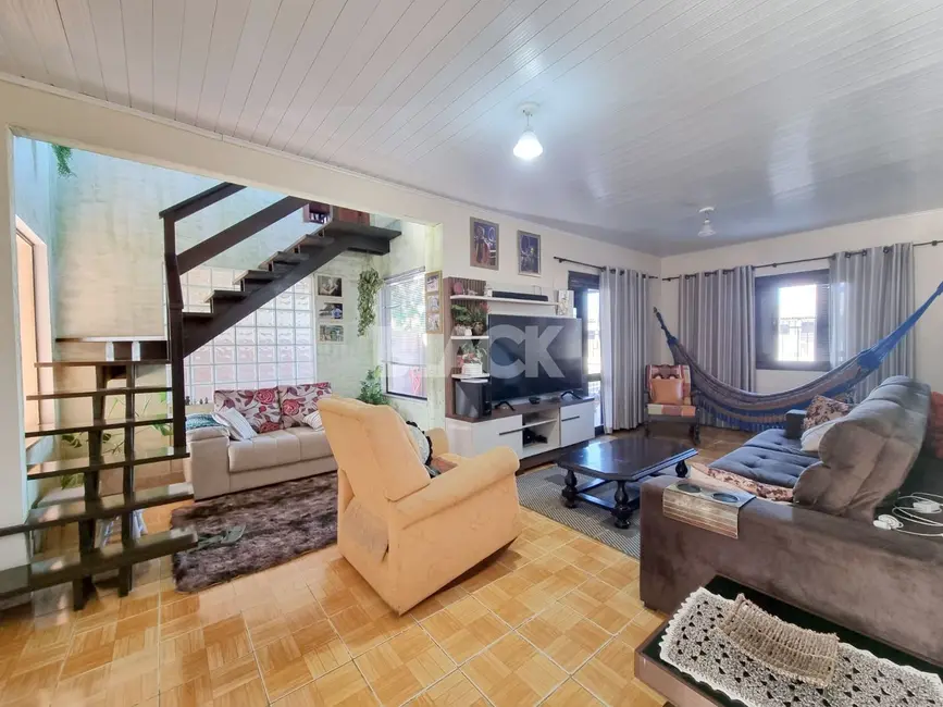Casa com 3 quartos à venda, 384m2 em Torres - RS - imagem 8 Foto 8 de Casa com 3 quartos à venda, 384m2 em Torres - RS