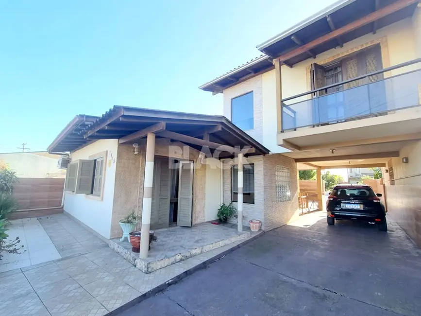 Casa com 3 quartos à venda, 384m2 em Torres - RS - imagem 1 Foto 1 de Casa com 3 quartos à venda, 384m2 em Torres - RS