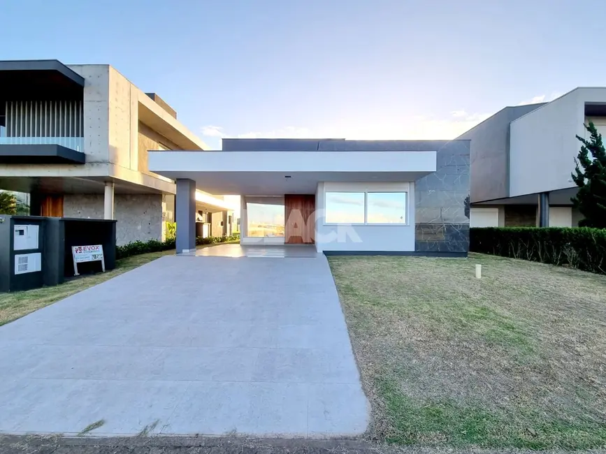 Foto 1 de Casa de Condomínio com 4 quartos à venda, 177m2 em Torres - RS