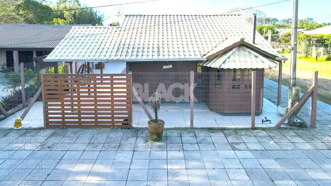 Foto 1 de Casa com 2 quartos à venda, 137m2 em Torres - RS