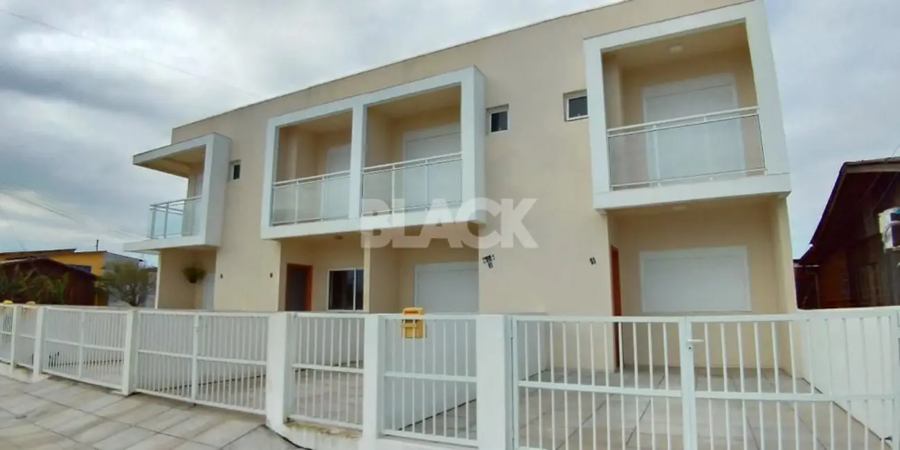 Foto 1 de Casa com 2 quartos à venda, 80m2 em Torres - RS