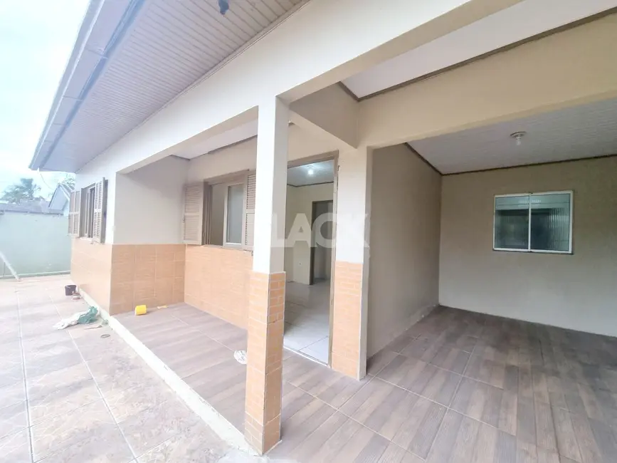Foto 1 de Casa com 2 quartos à venda, 85m2 em Torres - RS