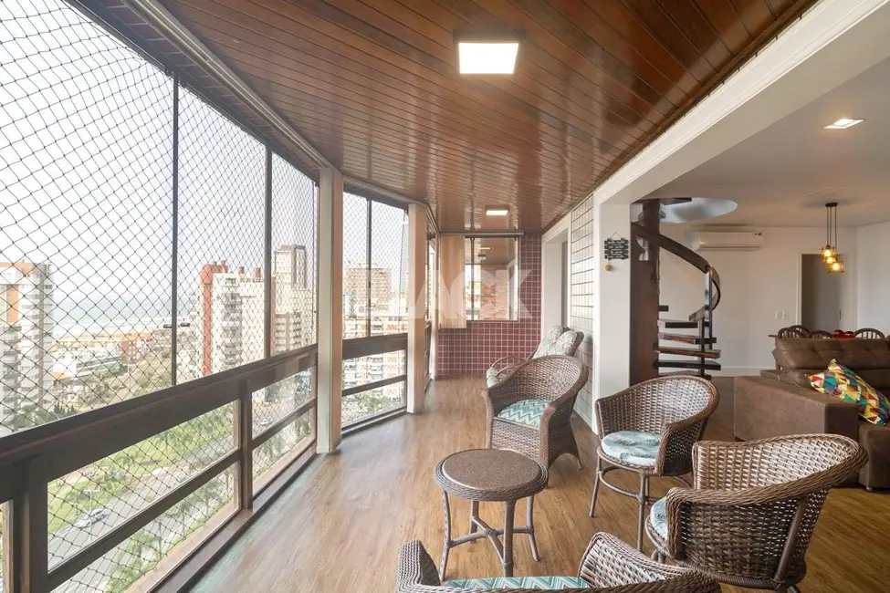 Foto 9 de Cobertura com 4 quartos à venda, 380m2 em Torres - RS