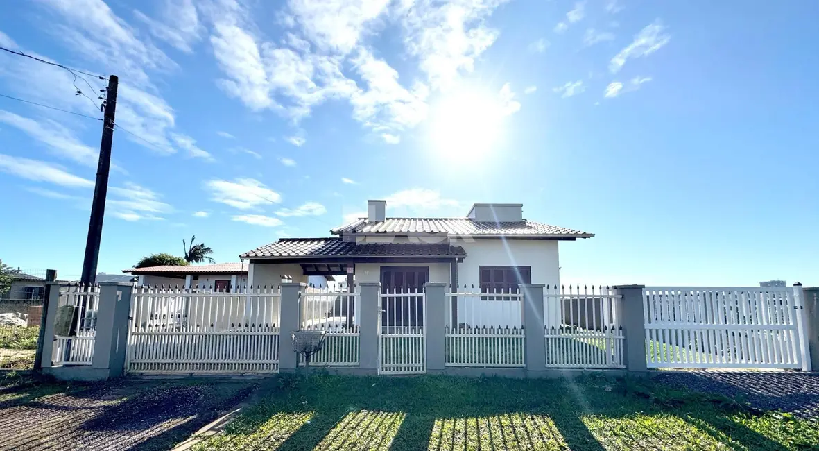 Foto 1 de Casa com 3 quartos à venda, 78m2 em Torres - RS