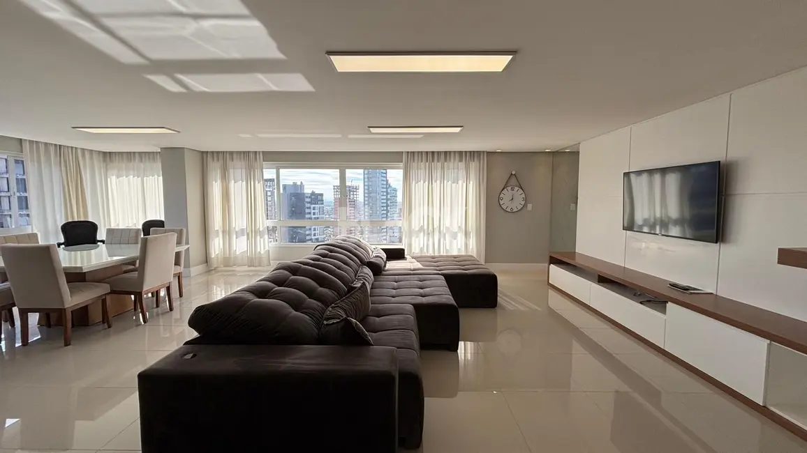 Apartamento com 4 quartos à venda, 217m2 em Torres - RS - imagem 2 Foto 2 de Apartamento com 4 quartos à venda, 217m2 em Torres - RS