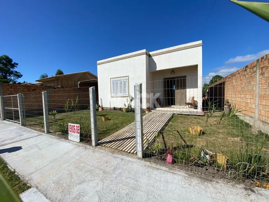 Foto 1 de Casa com 3 quartos à venda, 100m2 em Torres - RS