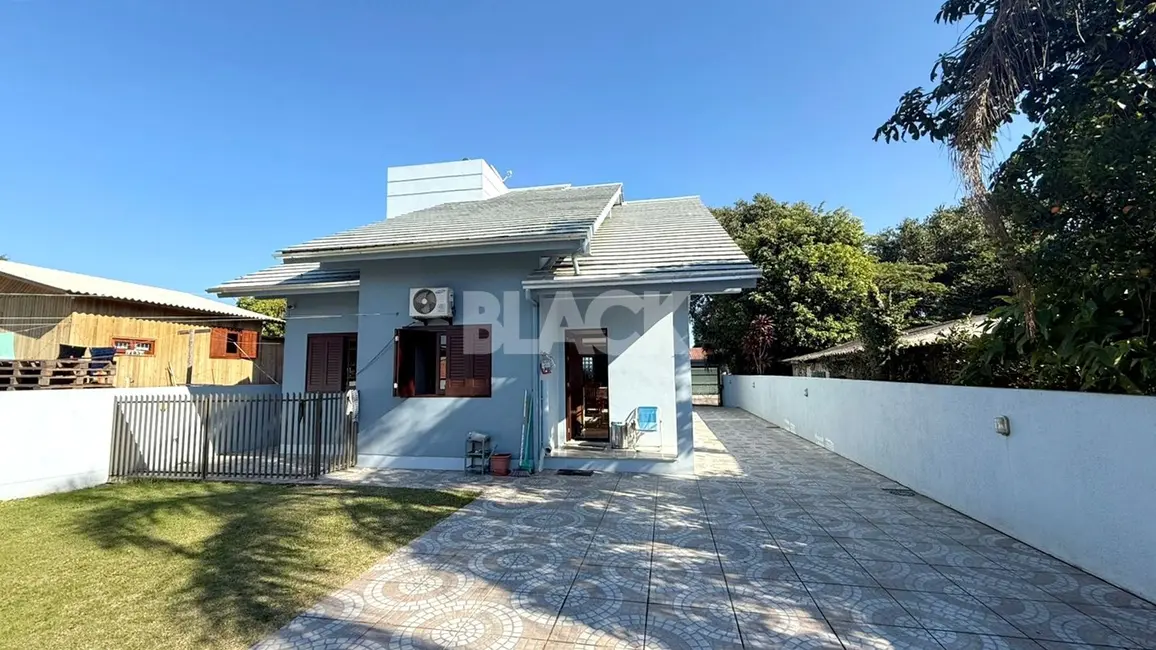 Foto 2 de Casa com 3 quartos à venda, 169m2 em Torres - RS