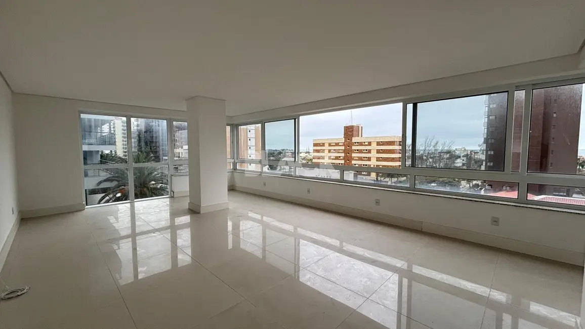 Apartamento com 3 quartos à venda, 158m2 em Torres - RS - imagem 2 Foto 2 de Apartamento com 3 quartos à venda, 158m2 em Torres - RS