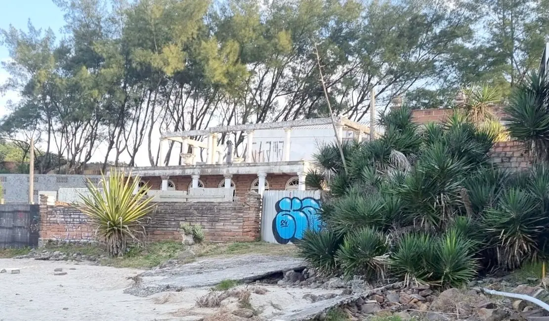 Foto 1 de Casa com 2 quartos à venda, 320m2 em Torres - RS