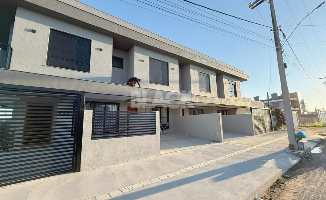 Foto 1 de Casa com 2 quartos à venda, 87m2 em Torres - RS