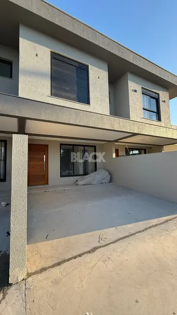 Foto 2 de Casa com 2 quartos à venda, 87m2 em Torres - RS