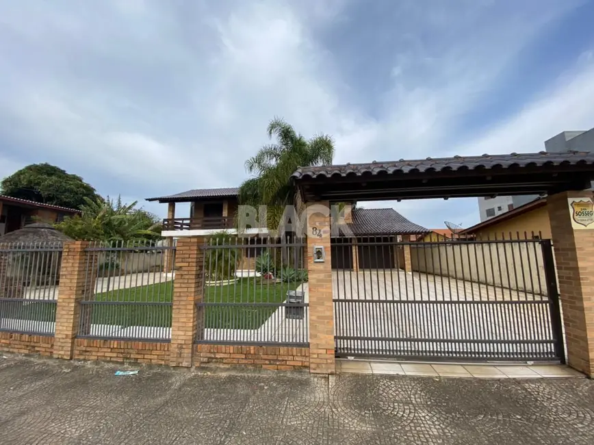 Casa com 3 quartos à venda, 275m2 em Centro, Torres - RS - imagem 4 Foto 4 de Casa com 3 quartos à venda, 275m2 em Centro, Torres - RS