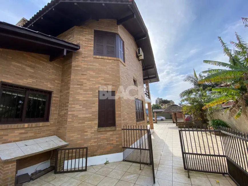 Casa com 3 quartos à venda, 275m2 em Centro, Torres - RS - imagem 6 Foto 6 de Casa com 3 quartos à venda, 275m2 em Centro, Torres - RS