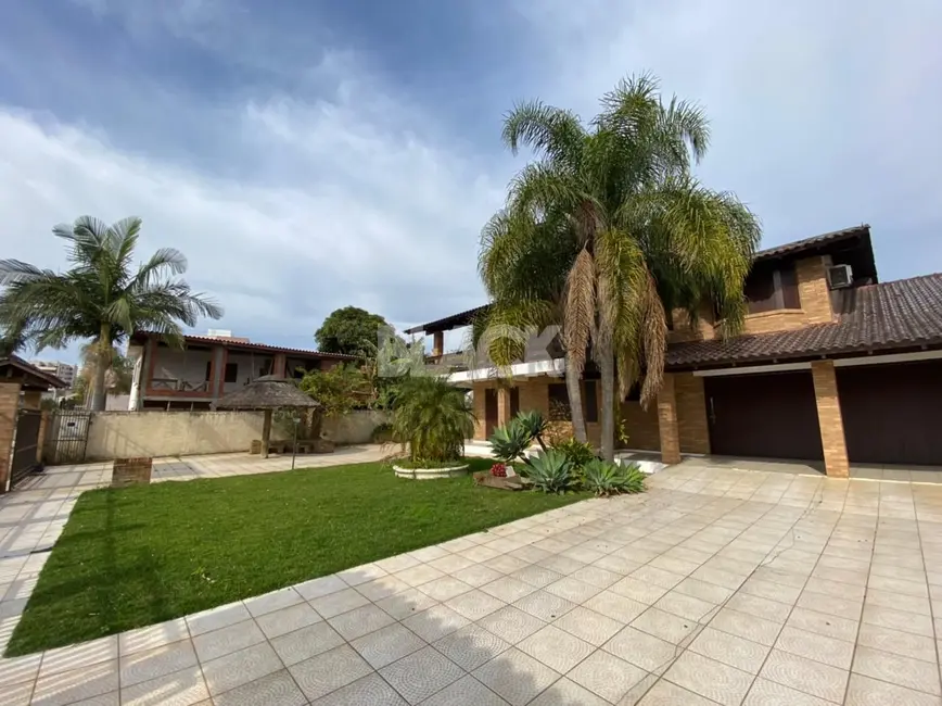 Casa com 3 quartos à venda, 275m2 em Centro, Torres - RS - imagem 3 Foto 3 de Casa com 3 quartos à venda, 275m2 em Centro, Torres - RS