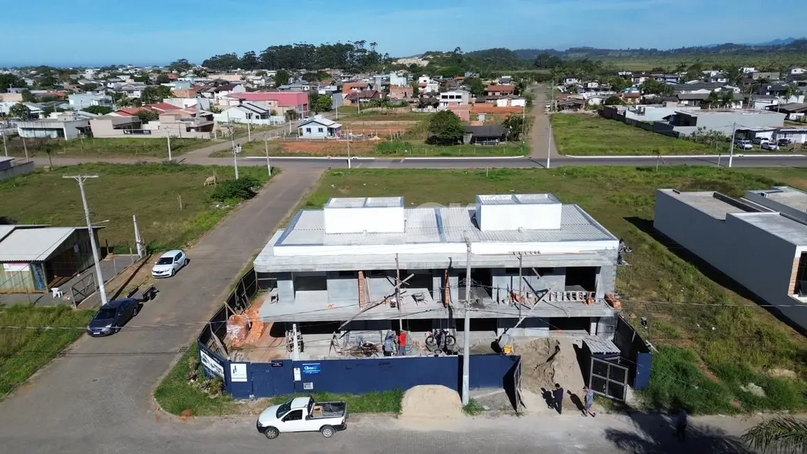 Foto 2 de Casa com 2 quartos à venda, 123m2 em Torres - RS