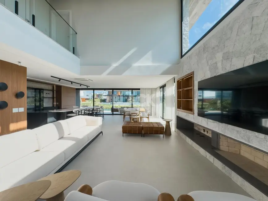 Casa de Condomínio com 5 quartos à venda, 377m2 em Torres - RS - imagem 9 Foto 9 de Casa de Condomínio com 5 quartos à venda, 377m2 em Torres - RS