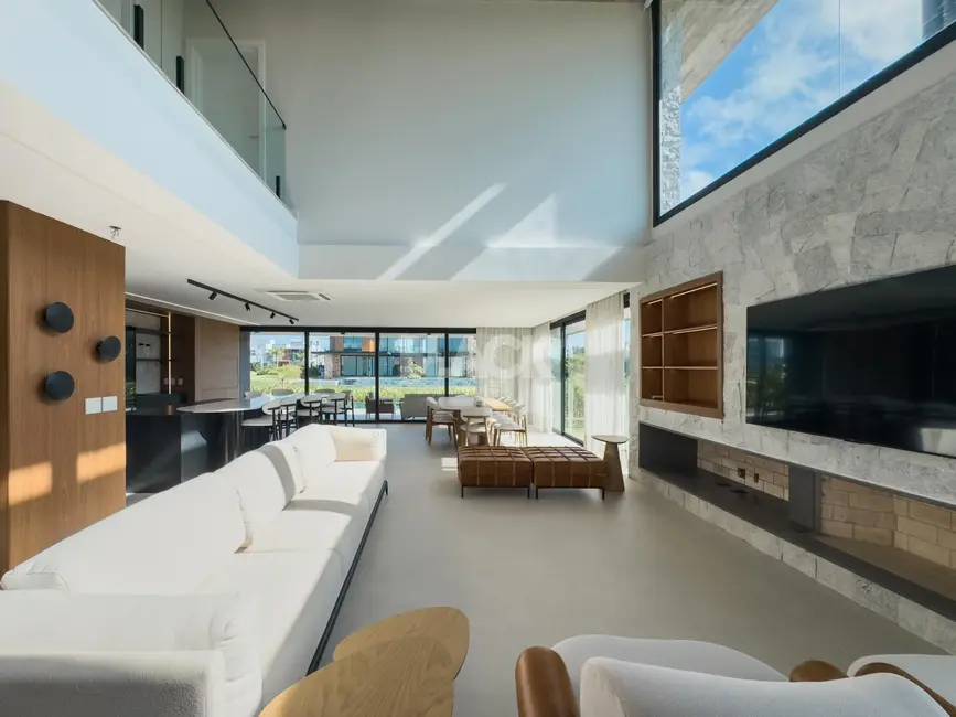 Casa de Condomínio com 5 quartos à venda, 377m2 em Torres - RS - imagem 8 Foto 8 de Casa de Condomínio com 5 quartos à venda, 377m2 em Torres - RS