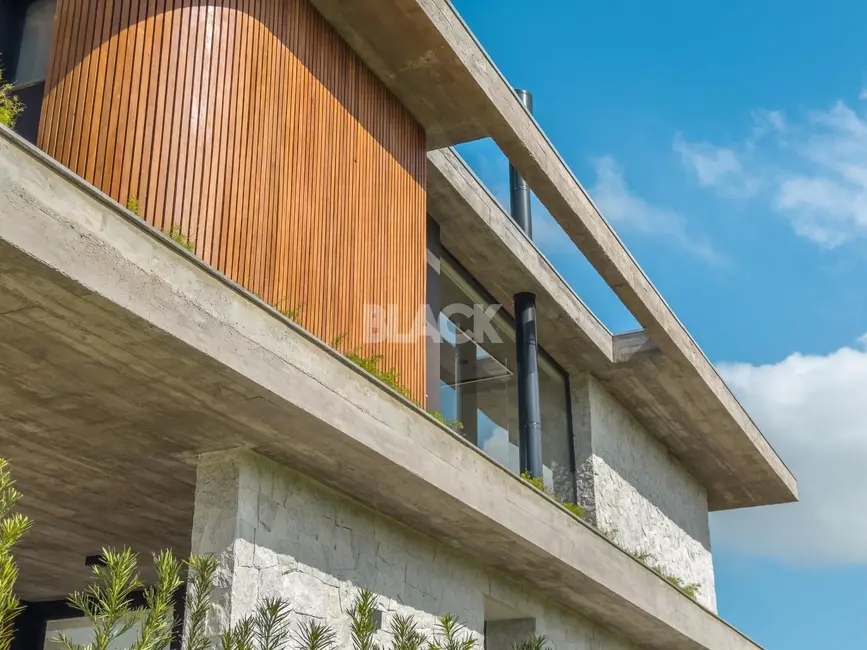 Casa de Condomínio com 5 quartos à venda, 377m2 em Torres - RS - imagem 5 Foto 5 de Casa de Condomínio com 5 quartos à venda, 377m2 em Torres - RS