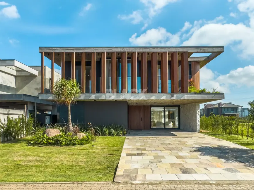 Casa de Condomínio com 5 quartos à venda, 377m2 em Torres - RS - imagem 1 Foto 1 de Casa de Condomínio com 5 quartos à venda, 377m2 em Torres - RS