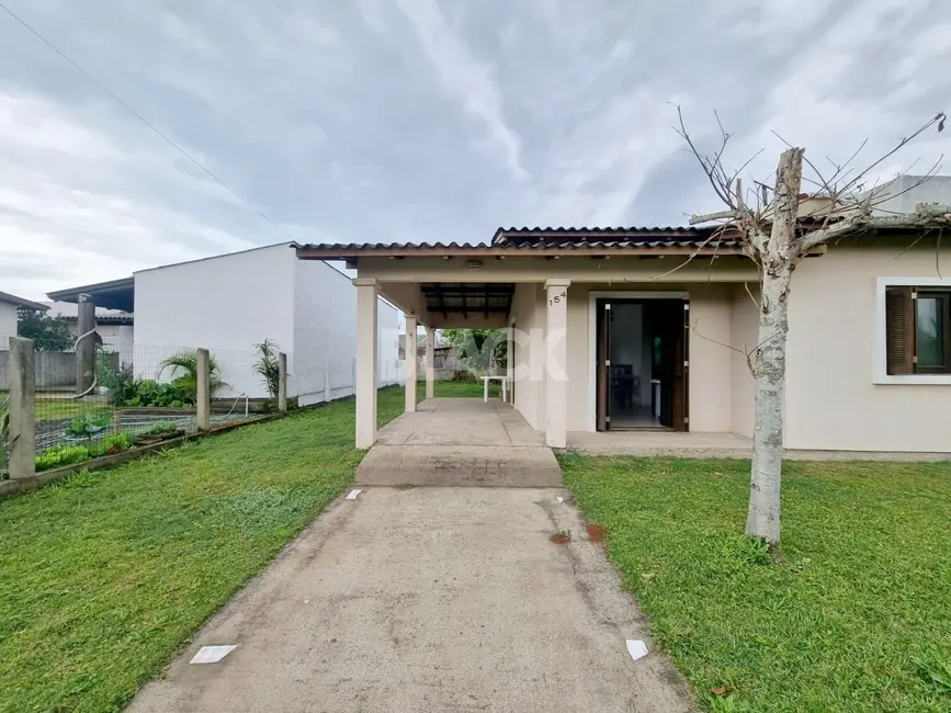 Foto 2 de Casa com 2 quartos à venda, 66m2 em Torres - RS