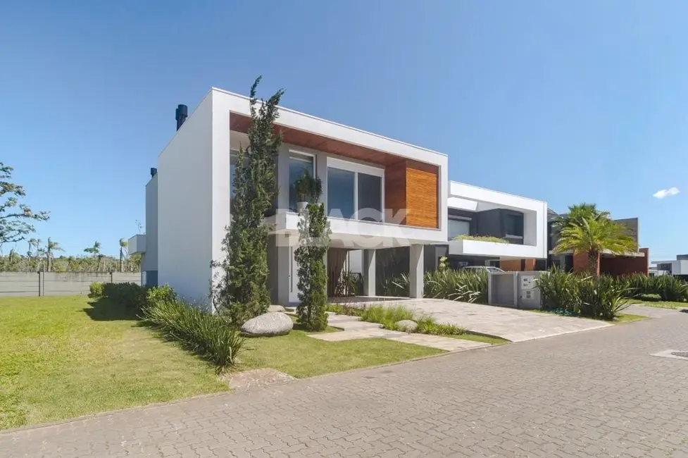 Foto 2 de Casa de Condomínio com 4 quartos à venda, 260m2 em Torres - RS