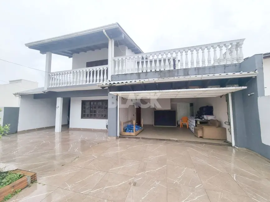 Foto 1 de Casa com 3 quartos à venda, 350m2 em Torres - RS