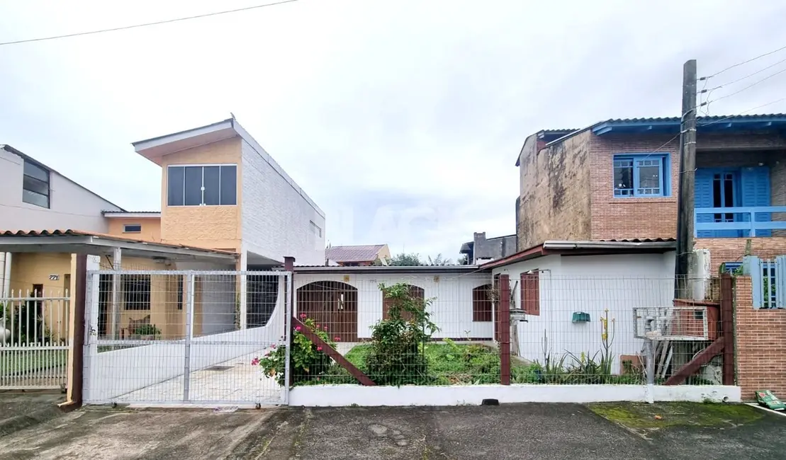 Foto 1 de Casa com 4 quartos à venda, 83m2 em Torres - RS