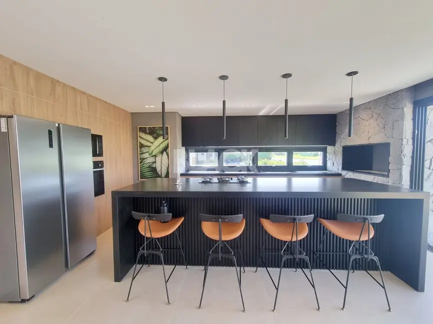 Casa de Condomínio com 5 quartos à venda, 395m2 em Torres - RS - imagem 4 Foto 4 de Casa de Condomínio com 5 quartos à venda, 395m2 em Torres - RS