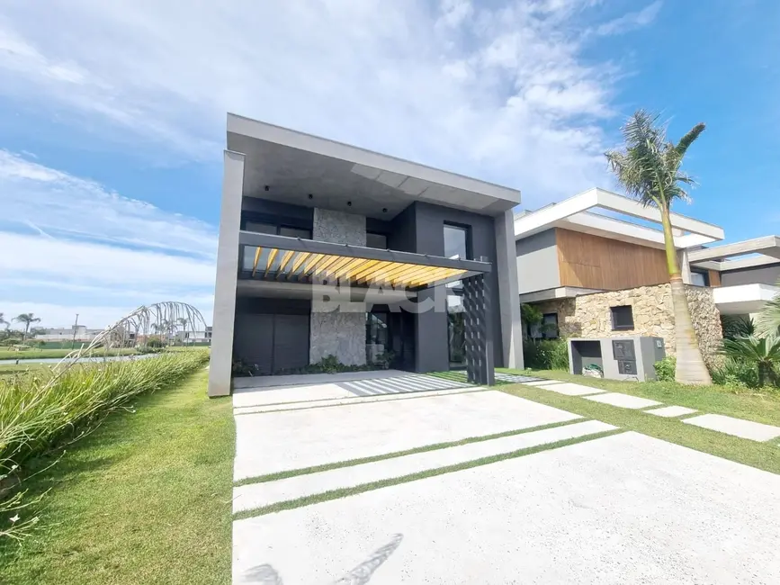 Casa de Condomínio com 5 quartos à venda, 395m2 em Torres - RS - imagem 3 Foto 3 de Casa de Condomínio com 5 quartos à venda, 395m2 em Torres - RS