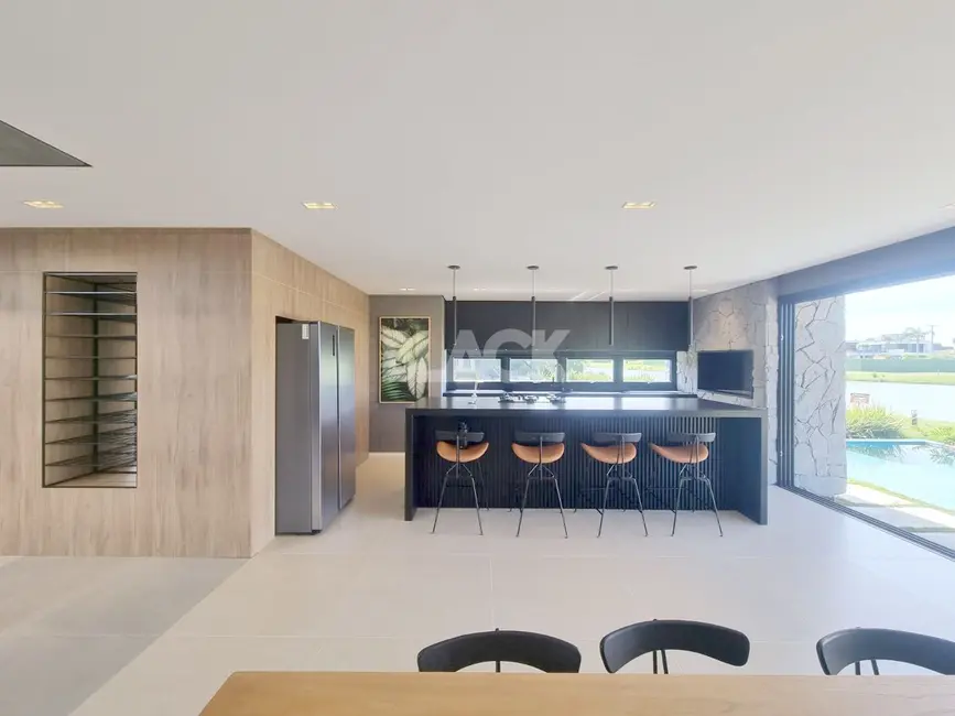 Casa de Condomínio com 5 quartos à venda, 395m2 em Torres - RS - imagem 5 Foto 5 de Casa de Condomínio com 5 quartos à venda, 395m2 em Torres - RS