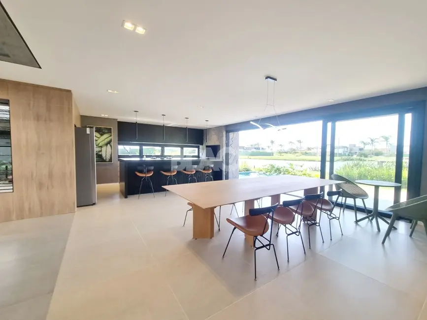 Casa de Condomínio com 5 quartos à venda, 395m2 em Torres - RS - imagem 9 Foto 9 de Casa de Condomínio com 5 quartos à venda, 395m2 em Torres - RS