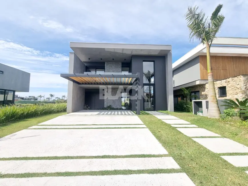 Casa de Condomínio com 5 quartos à venda, 395m2 em Torres - RS - imagem 2 Foto 2 de Casa de Condomínio com 5 quartos à venda, 395m2 em Torres - RS