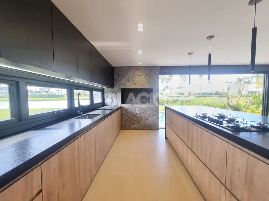 Casa de Condomínio com 5 quartos à venda, 395m2 em Torres - RS - imagem 7 Foto 7 de Casa de Condomínio com 5 quartos à venda, 395m2 em Torres - RS