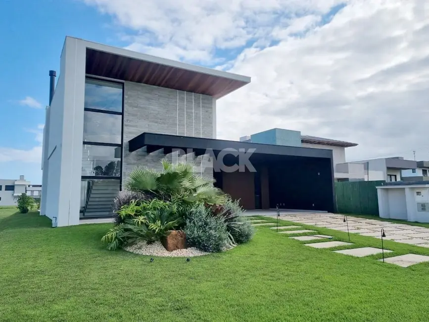 Casa de Condomínio com 4 quartos à venda, 386m2 em Torres - RS - imagem 3 Foto 3 de Casa de Condomínio com 4 quartos à venda, 386m2 em Torres - RS